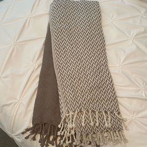 Woven throw blankets